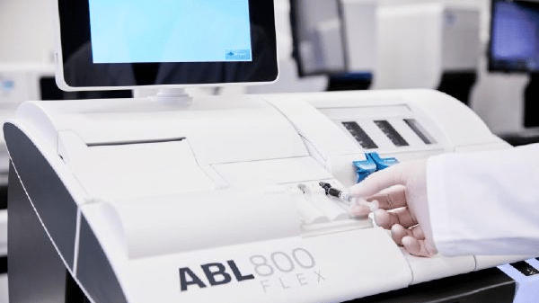 ABL800 Blood Gas Analyzer - syringe is placed in the FLEXQ