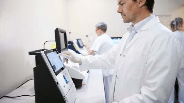 ABL9 blood gas analyzer - lab manager workig with the analyzer